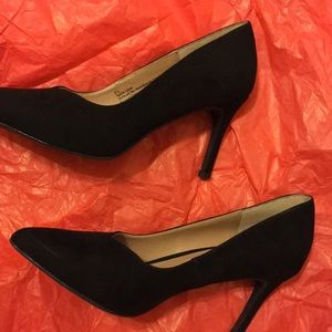 ELEGANT BLACK HEELS!